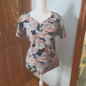 Premiere by Healing Hands Women's Floral Print scrub top*pair w/blk scrub pants